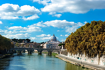 San Peters Vatican, Tevere river, bridge, Ponte degli Angeli, Rome, Lazio, Italy, Europe