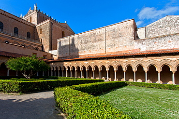 Cloister, Cattedrale di Santa Maria Nuova cathedral, Monreale, Sicily, Italy, Europe