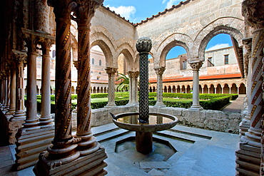 Cloister, Cattedrale di Santa Maria Nuova cathedral, Monreale, Sicily, Italy, Europe