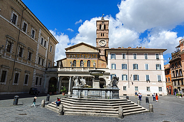 Piazza Santa Maria Trastevere square, Bramante and Bernini Fountain, Rome, Lazio, Italy, Europe