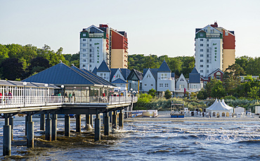 Contemporary architecture at the Pier. German resort architecture (Baederarchitektur) in the seaside resort Heringsdorf on the island of Usedom.  Europe,Germany, Mecklenburg-Western Pomerania, Usedom, June