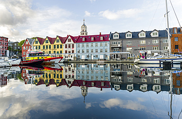 Peninsula Tinganes with old town, government district and the western harbour. Torshavn (Thorshavn) the capital of the Faroe Islands on the island of Streymoy in the North Atlantic, Denmark, Northern Europe