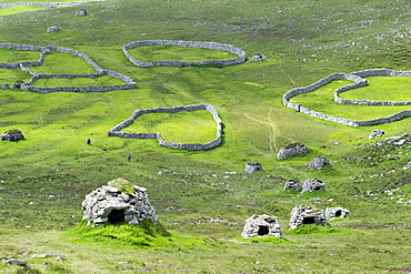 The islands of St Kilda archipelago in Scotland. Island of Hirta with village bay and the settelment abondoned 1930. The island of Hirta, the enclosers for sheep at An Lag. It is one of the few places worldwide to hold joint UNESCO world heritage status for its natural and cultural qualities. Europe, Scotland, St. Kilda, July