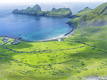 The islands of St Kilda archipelago in Scotland. Island of Hirta with village bay and the settelment abondoned 1930. It is one of the few places worldwide to hold joint UNESCO world heritage status for its natural and cultural qualities. Europe, Scotland, St. Kilda, July