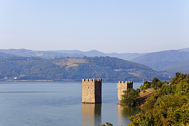 Iron Gate, Portile de Fier, gorge of river danube through the southern carpathian Mountains, a national park on the serbian and romanian side of the river. A dam downstream of the gorge holds also the same name Iron Gate and has created an artifical lake of about 130 km length, reaching nearly upstream to Beograd. The castle of Trikule is now submerged in the artificial lake, Europe, Eastern Europe, Romania