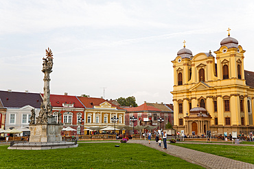 Timisoara in the Banat of Romania, roman catholic cathedral built by Emanuel Fischer von Erlach. front: plague column, Europe, Eastern Europe, Romania