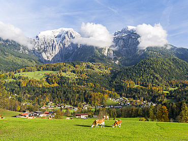 View from Schoenau towards Mt. Hoher Goell in the NP Berchtesgaden during fall . Europe, Central Europe, Germany, Bavaria, October