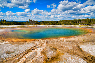 Grand Prismatic Spring Geyser, Yellowstone National Park.