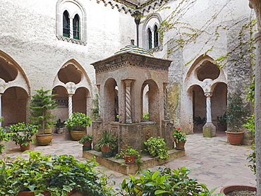 Villa Cimbrone, cloister, a graceful little courtyard in an Arabian  Sicilian  Norman style, Ravello, Amalfitan Coast, Campania, Italy.