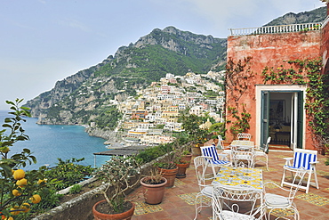 A typical villa of the Amalfi coast, built on the slopes of the terraced gardens of lemon. From the terrace can be see the magnificent view of the village ofPositano, Amalfi Coast, Campania, Italy, Europe