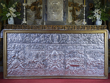 Altar with embossed silver. Igreja do Santissimo Salvador da Se. Capital Angra do Heroismo, the historic center is part of UNESCO world heritage. Island Ilhas Terceira, part of the Azores (Ilhas dos Acores) in the atlantic ocean, an autonomous region of Portugal. Europe, Azores, Portugal.