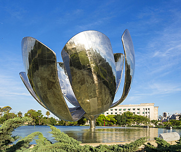 Floralis Generica on Plaza de las naciones Unidas, at Avenida Figueroa Alcorta in Recoleta, designed by Eduardo Catalano . Buenos Aires, the capital of Argentina. South America, Argentina, November