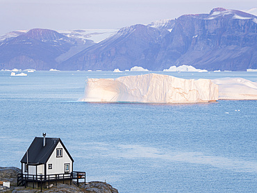 Small town Uummannaq in the north of west greenland. Background the glaciated Nuussuaq (Nugssuaq) Peninsula. America, North America, Greenland, Denmark