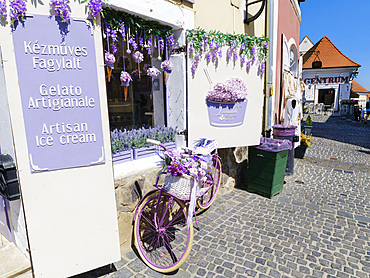 Ice cream parlour. The town Szentendre near Budapest. Europe, East Europe, Hungary