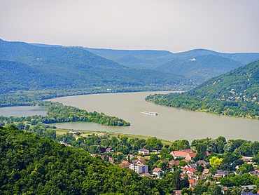 The Danube Bend near Visegrad, left the Pilis Mountains, right the Western Carpathian Mountains Europe, East Eruope, Hungary