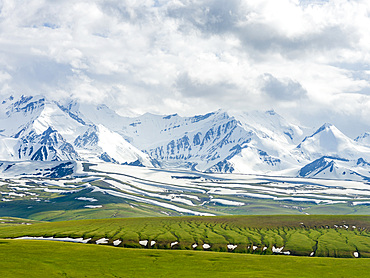 The peaks of Pik Kurumdy (6614m) at the border triangle of Kyrgyzstan, China and Tadjikistan. The Alaj valley in the Pamir Mountains, Asia, Central Asia, Kyrgyzstan