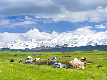 Traditional yurt in the Alaj valley with the Transalai mountains with Pik Kurumdy (6614) in the background. The Pamir Mountains, Asia, Central Asia, Kyrgyzstan