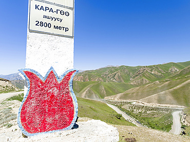 Mountain pass Kara Too linking Naryn with Kazarman. The Tien Shan mountains or heavenly mountains in Kirghizia. Asia, central Asia, Kyrgyzstan