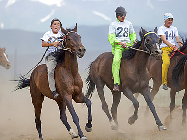 At Chabysh, a long distance horse race. To reduce weight often no saddle is used and the riders are often young boys. Folk and Sport festival on the Suusamyr plain commemorating Mr Koshomkul, a sportsman and folk hero of the last century. Asia, central Asia, Kyrgyzstan