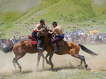 Er Enish or Oodarysh, wrestling from horseback, a traditional equestrian sport. Folk and Sport festival on the Suusamyr plain commemorating Mr Koshomkul, a sportsman and folk hero of the last century. Asia, central Asia, Kyrgyzstan