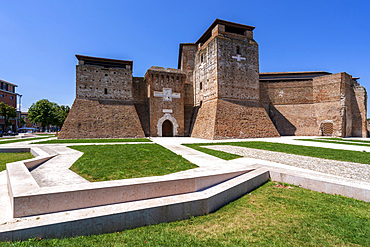 Old Town, Piazza Malatesta square, Sismondo Medieval Castle, Rimini, Emilia Romagna, Italy, Europe