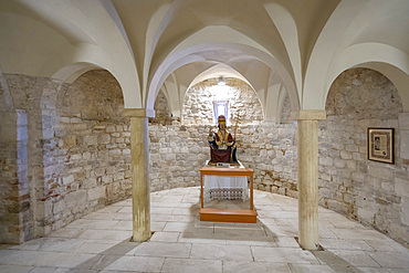 Abbey of San Clemente al Vomano, Interior, Crypt, Guardia Vomano, Notaresco, Abruzzo, Italy, Europe