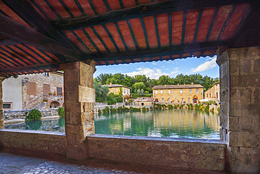 Main square with themal pool, Bagno Vignoni, San Quirico díOrcia, Tuscany, Italy, Europe