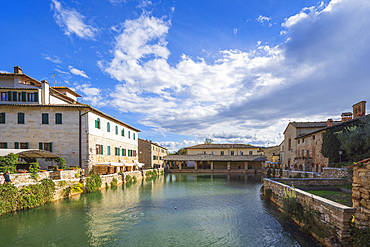 Main square with themal pool, Bagno Vignoni, San Quirico díOrcia, Tuscany, Italy, Europe