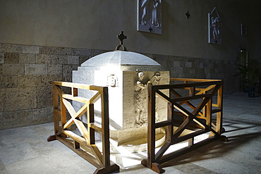 Duomo Santa Maria Assunta and San Berardo cathedral, Baptistery, Teramo, Abruzzo, Italy, Europe