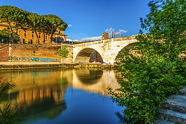 Isola Tiberina, Tiber river, Ponte Rotto bridge, Cestio bridge, Trastevere district, Basilica of St. Bartholomew on the Island, Roma, Lazio, Italy, Europe