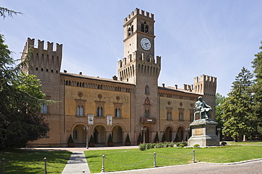 The Town Hall and statue of the composer Verdi, who lived in the town in 1824, Busseto, Emilia-Romagna, Italy, Europe