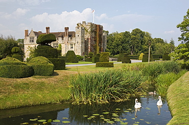 Hever Castle, dating from the 13th century, childhood home of Anne Boleyn, Kent, England, United Kingdom, Europe