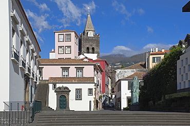 An old square with the tower of the 17th century Se Cathedral, Funchal, Madeira, Portugal, Atlantic, Europe