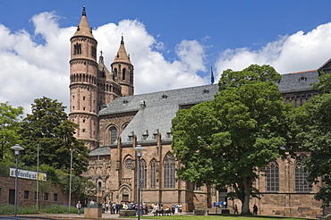 The New-Romanesque Cathedral of St. Peter, Worms, Rhineland Palatinate, Germany, Europe