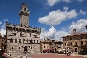 Palazza Comunale on the left, and Palazzo Tarugi on the right, in the Piazza Grande, Montepulciano, Val d'Orcia, Tuscany, Italy, Europe 