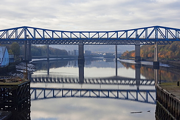 Queen Elizabeth 2nd Bridge, the Metro Railway Bridge, crossing the River Tyne, Newcastle upon Tyne, Tyne and Wear, England, United Kingdom, Europe