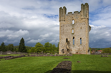 East Tower of the 12th century Medieval castle, Helmsley, North Yorkshire National Park, Yorkshire, England, United Kingdom, Europe