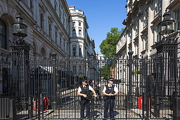 Police Officers on duty at the gates to 10 Downing Street, Prime Ministers Offices, Whitehall, London, England, United Kingdom, Europe