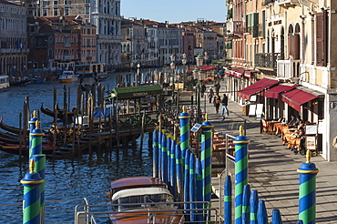 Green and blue mooring poles at the Rialto Bridge, Grand Canal, Venice, UNESCO World Heritage Site, Veneto, Italy, Europe