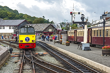 Narrow gauge Blaenau Ffestiniog railway station at Porthmadog, Llyn Peninsular, Gwynedd, Wales, United Kingdom, Europe