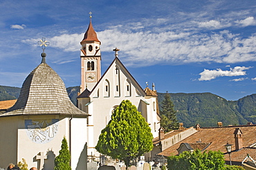 St. Peters church, Dorf Tyrol, Merano, Sud Tyrol, Western Dolomites, Italy, Europe