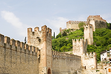 Part of the city walls and towers, Soave wine area, Veneto, Italy, Europe