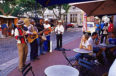 Musicians playing outside a cafe in the city centre, Cape Town, South Africa, Africa