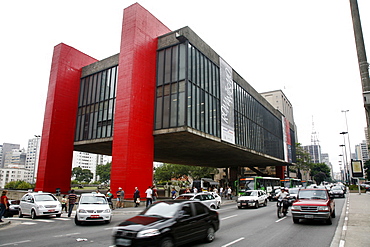 Museu de Arte de Sao Paulo (MASP) on Avenida Paulista, Sao Paulo, Brazil, South America