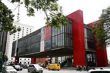 Museu de Arte de Sao Paulo (MASP) on Avenida Paulista, Sao Paulo, Brazil, South America