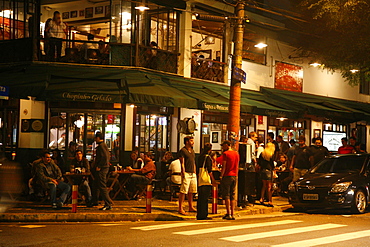 People in the Vila Madalena area known for its bars, restaurants and nighlife, Sao Paulo, Brazil, South America