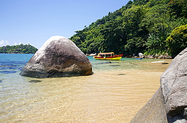 Vermelha Beach near Paraty (Parati), Rio de Janeiro State, Brazil, South America 