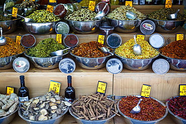 Spice stall at Mahane Yehuda market, Jerusalem, Israel, Middle East