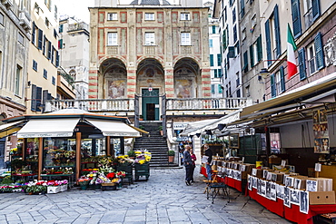 Piazza Banchi in the old town, Genoa, Liguria, Italy, Europe