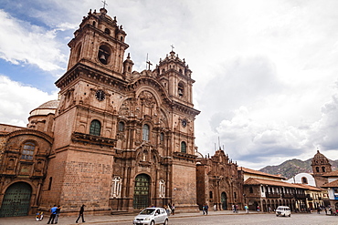 View over Iglesia de la Compania de Jesus church on Plaza de Armas, Cuzco, UNESCO World Heritage Site, Peru, South America 